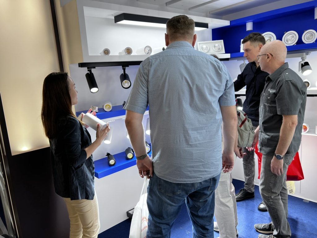 People viewing track lights and downlights at the KAIFON stand.